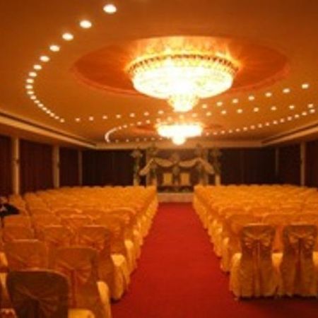 The Shelton Grand Hotel Bangalore Bagian luar foto