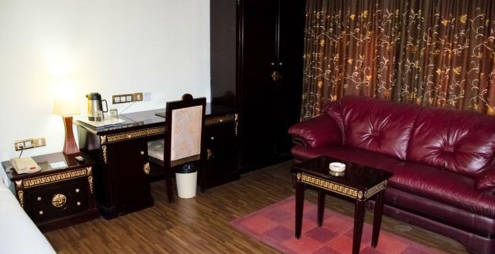 The Shelton Grand Hotel Bangalore Bagian luar foto