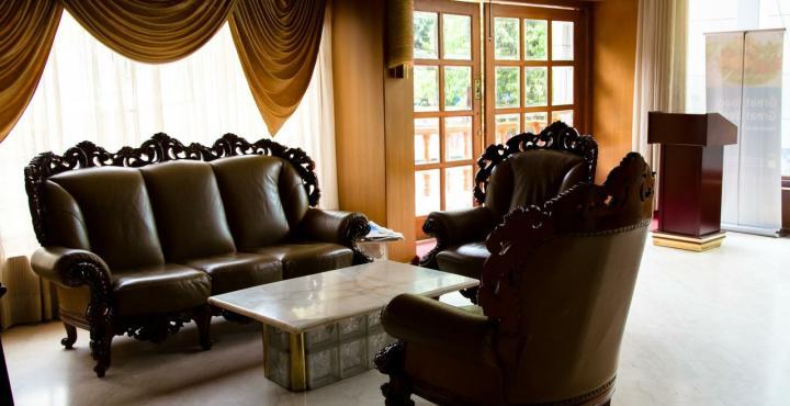 The Shelton Grand Hotel Bangalore Bagian luar foto