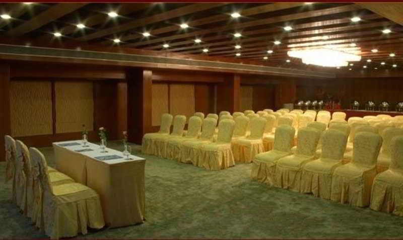 The Shelton Grand Hotel Bangalore Bagian luar foto