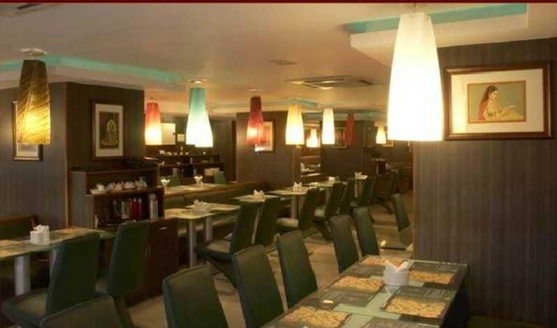 The Shelton Grand Hotel Bangalore Bagian luar foto