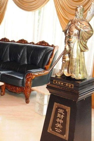 The Shelton Grand Hotel Bangalore Bagian luar foto